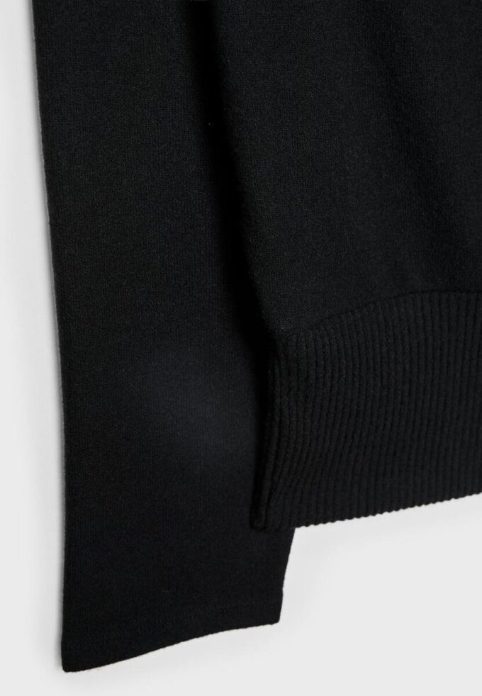 Strikket T-skjorte med båthals og belte