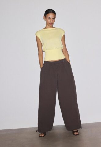 Strikket topp med bånd