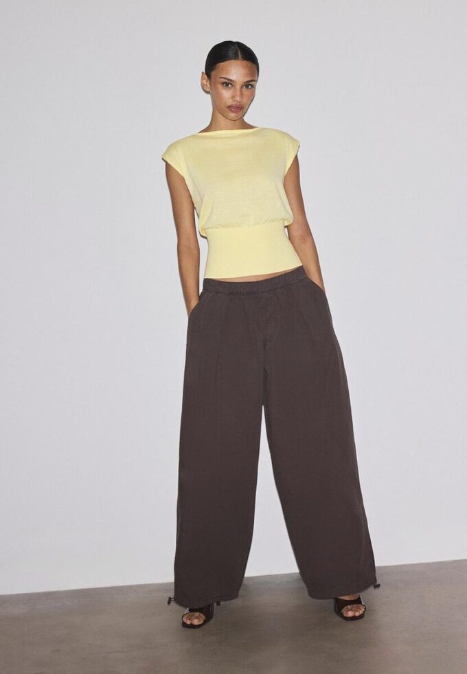 Strikket topp med bånd