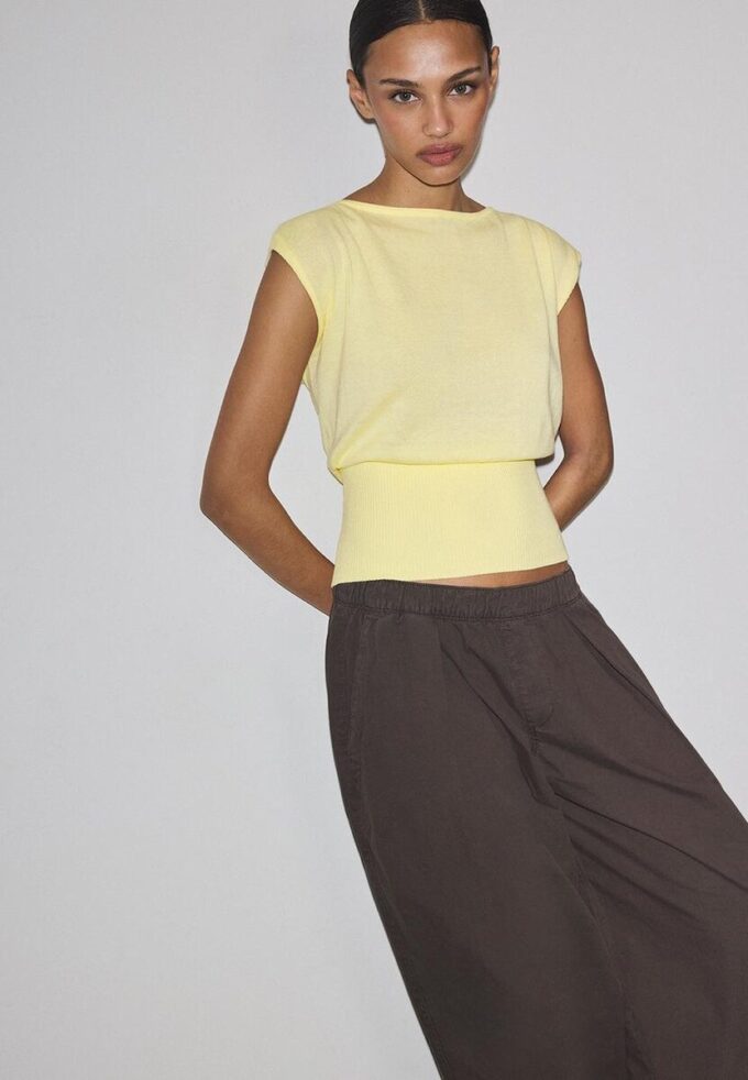 Strikket topp med bånd