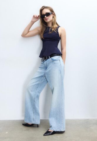 Stripet, ermeløs peplum-topper