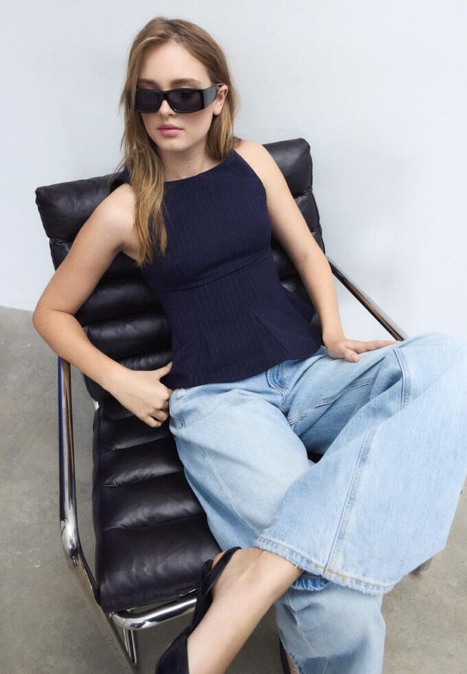 Stripet, ermeløs peplum-topper