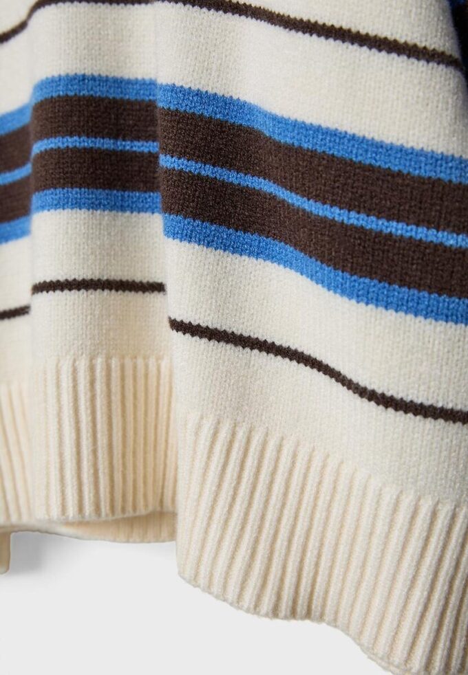 Stripet kort strikket genser