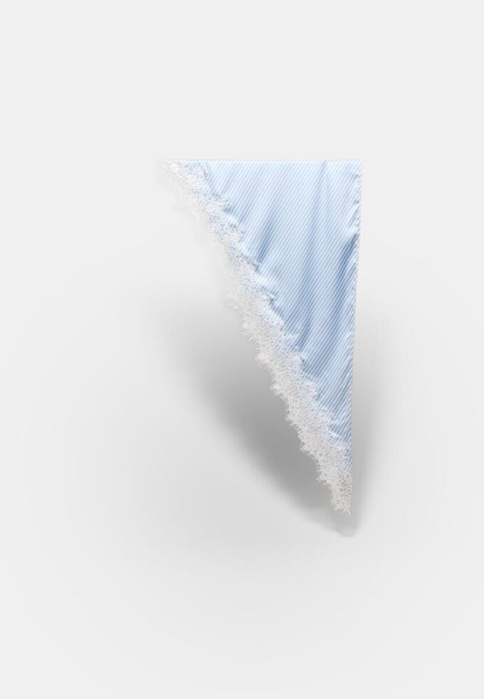 Stripet pareo med blonder