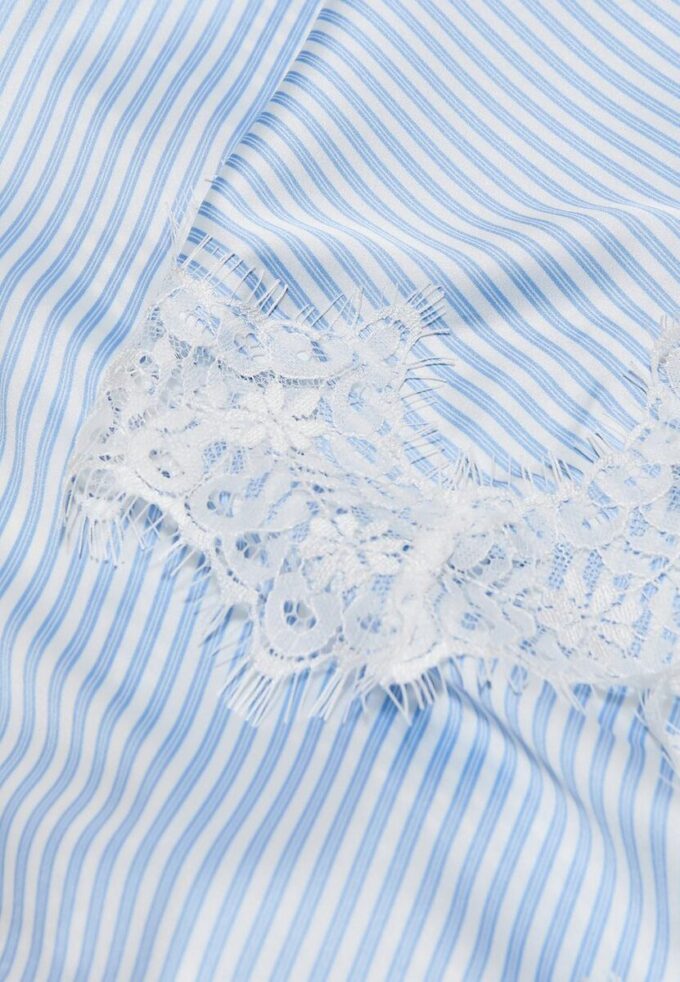 Stripet pareo med blonder