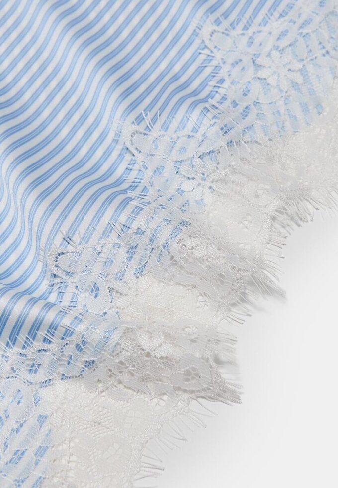 Stripet pareo med blonder