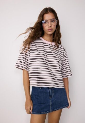 Stripet T-skjorte med korte ermer