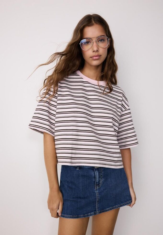 Stripet T-skjorte med korte ermer