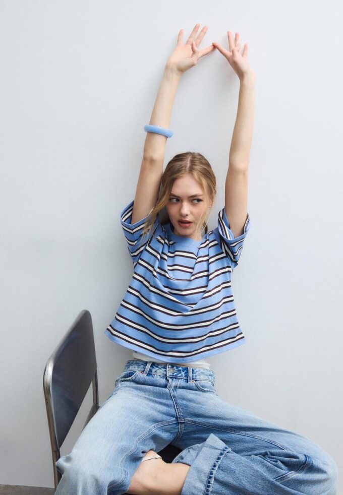 Stripet T-skjorte med korte ermer