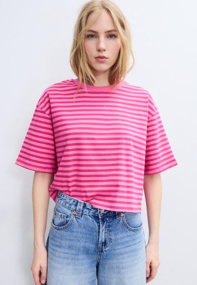 Stripet T-skjorte med korte ermer