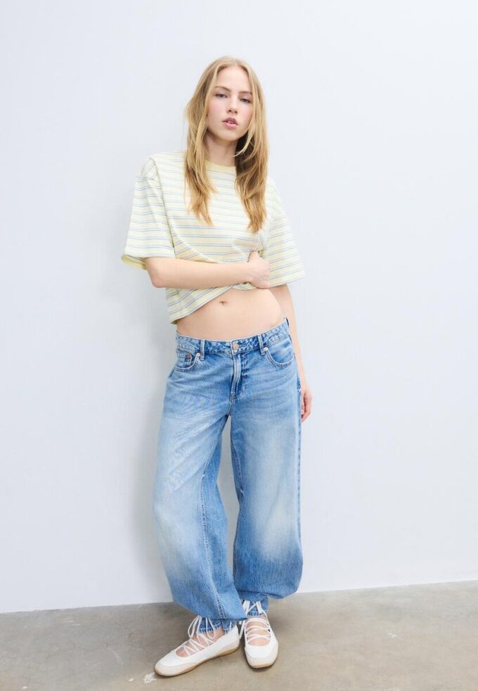 Stripet T-skjorte med korte ermer