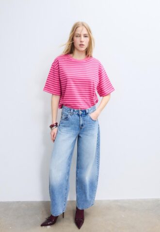 Stripet T-skjorte med korte ermer