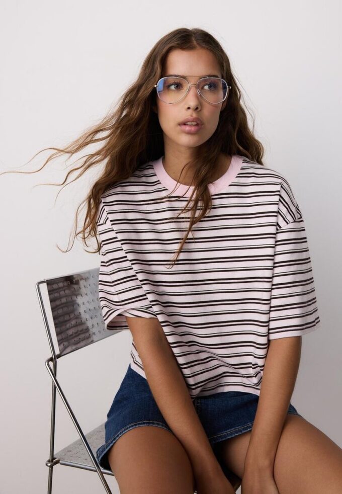 Stripet T-skjorte med korte ermer