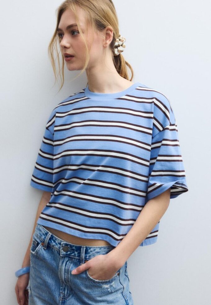 Stripet T-skjorte med korte ermer