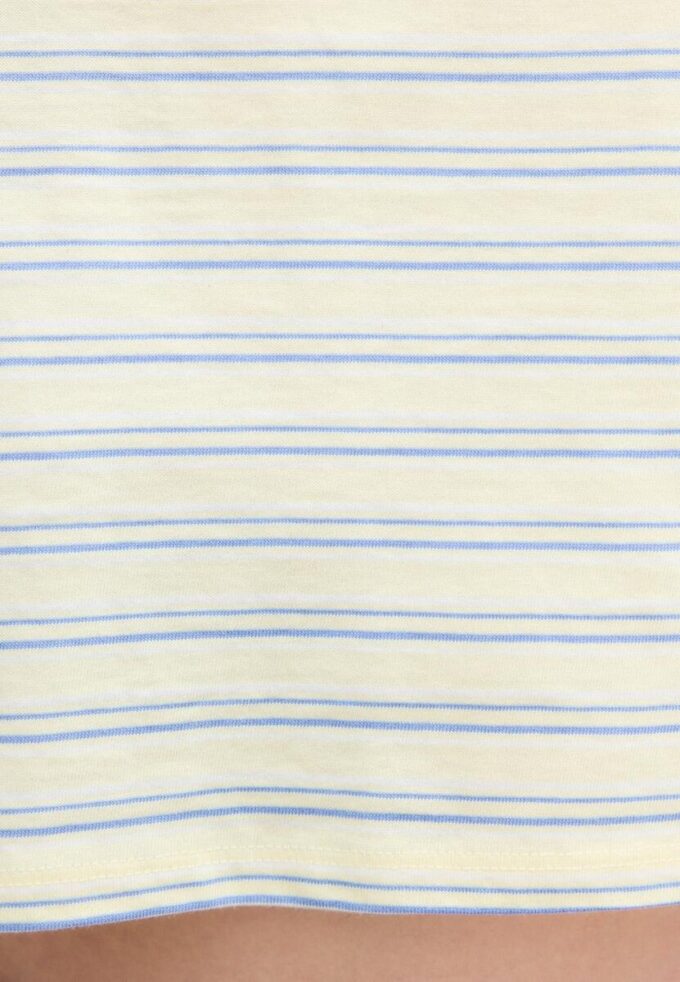Stripet T-skjorte med korte ermer