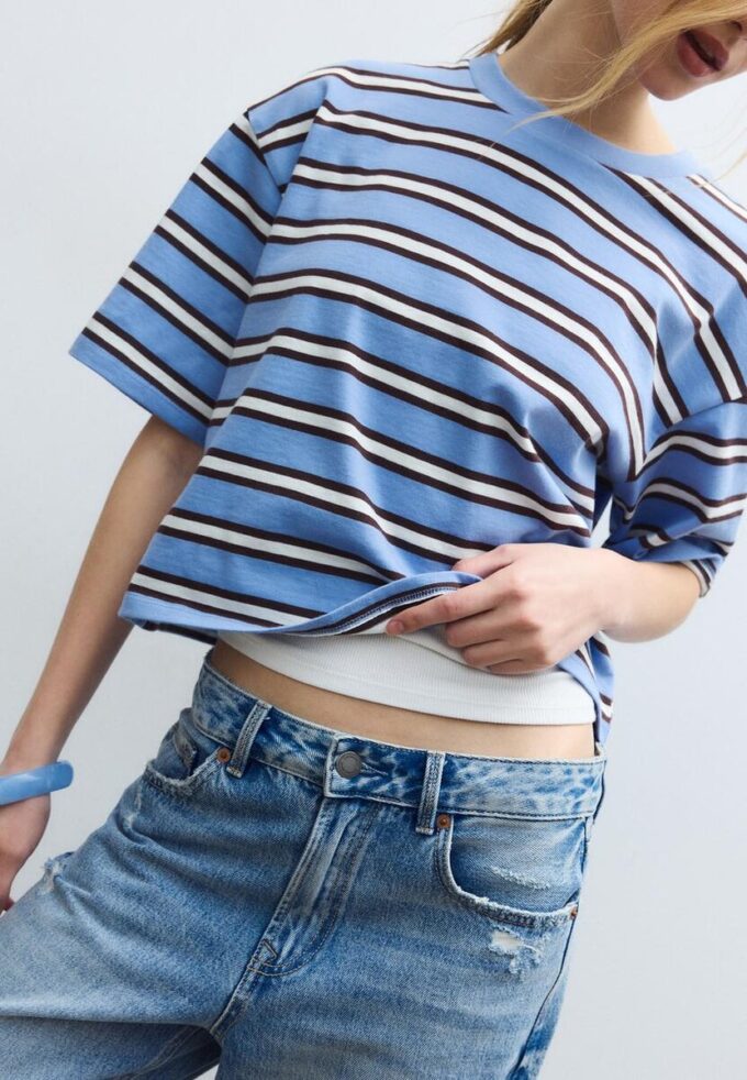 Stripet T-skjorte med korte ermer