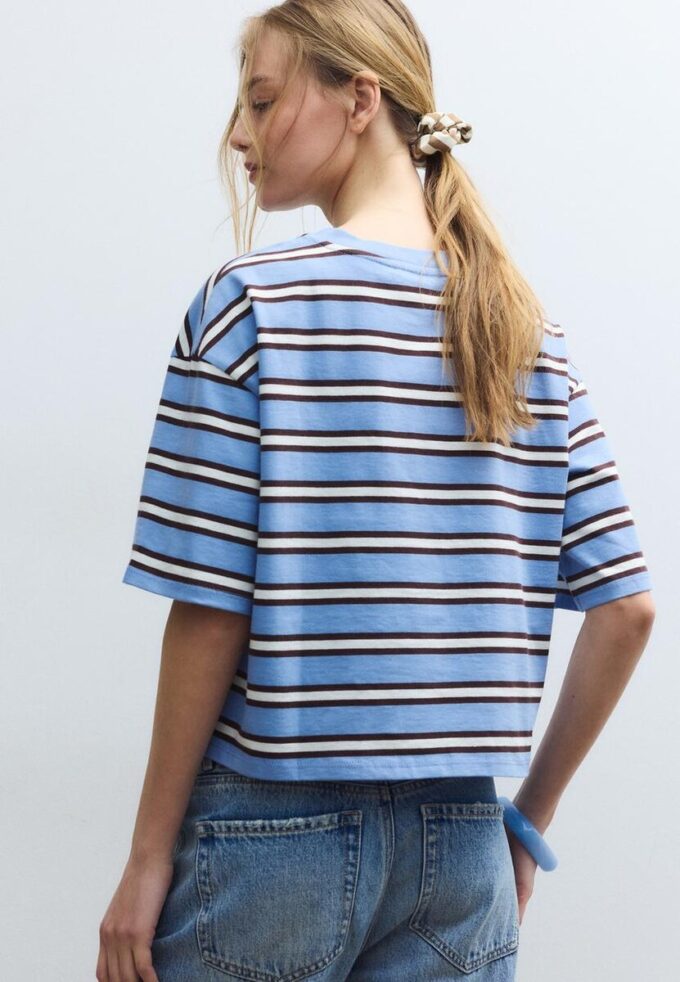 Stripet T-skjorte med korte ermer