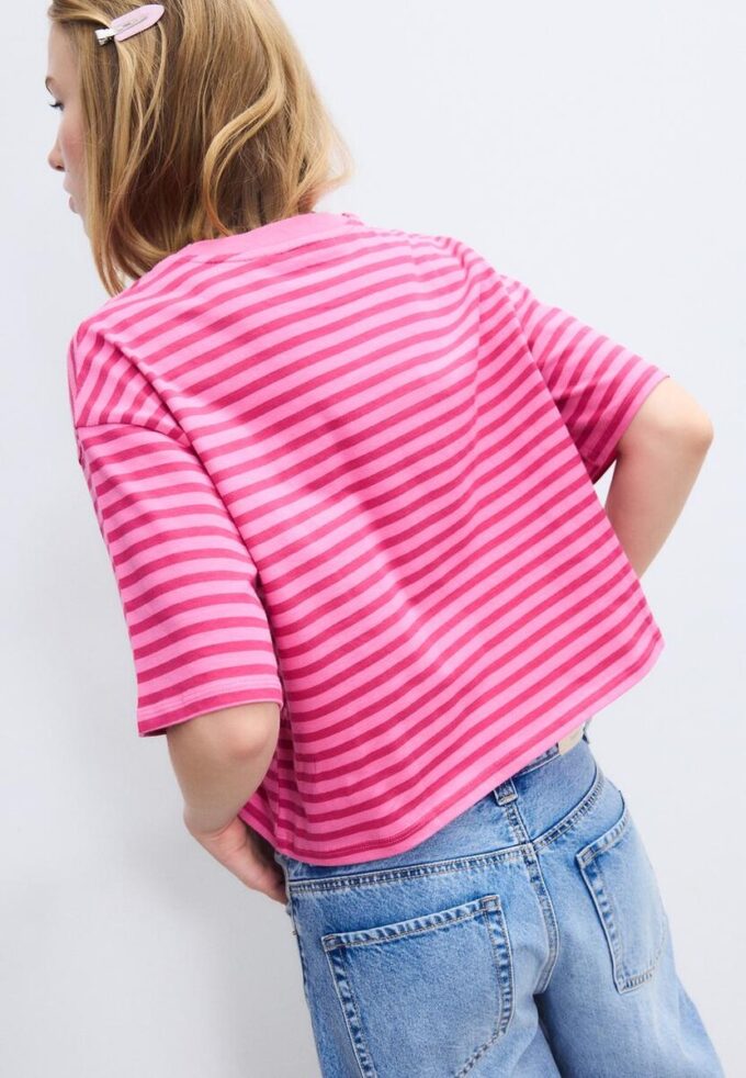 Stripet T-skjorte med korte ermer