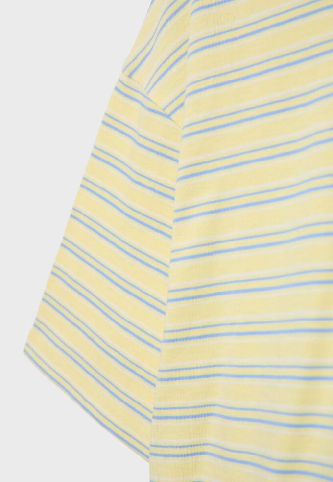 Stripet T-skjorte med korte ermer