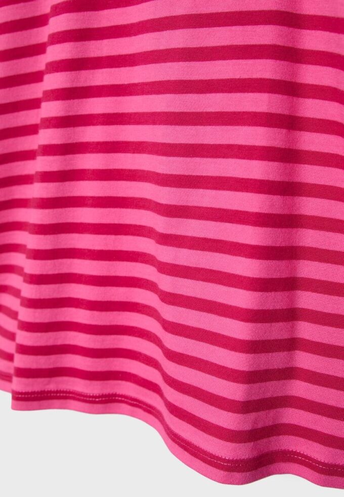 Stripet T-skjorte med korte ermer