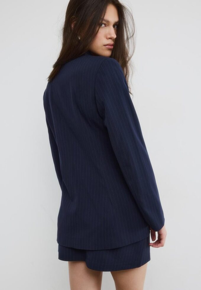 Stripet, tettsittende blazer