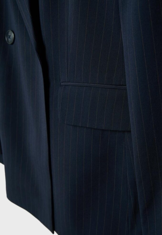 Stripet, tettsittende blazer