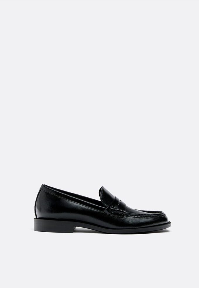 Svarte loafers i skinnimitasjon