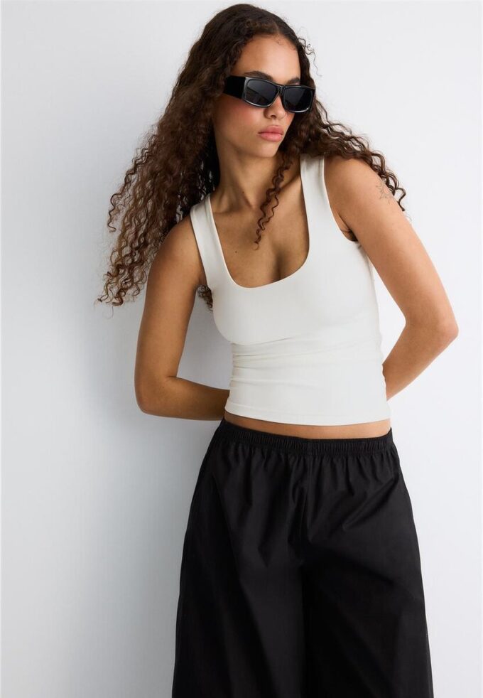 T-skjorte i polyamid med brede stropper