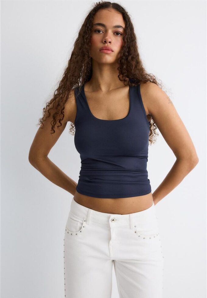 T-skjorte i polyamid med brede stropper