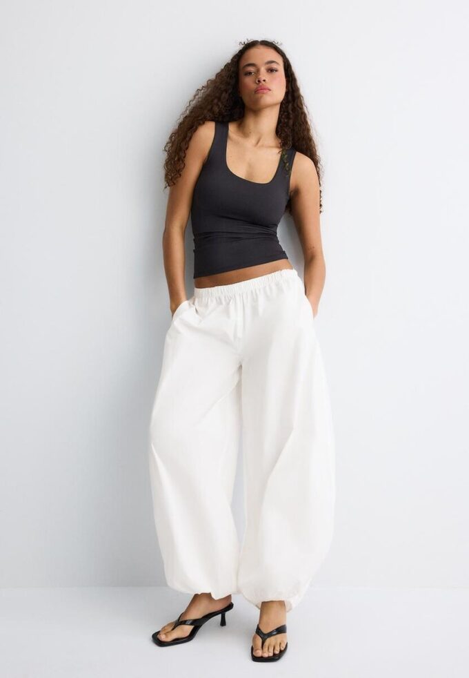 T-skjorte i polyamid med brede stropper