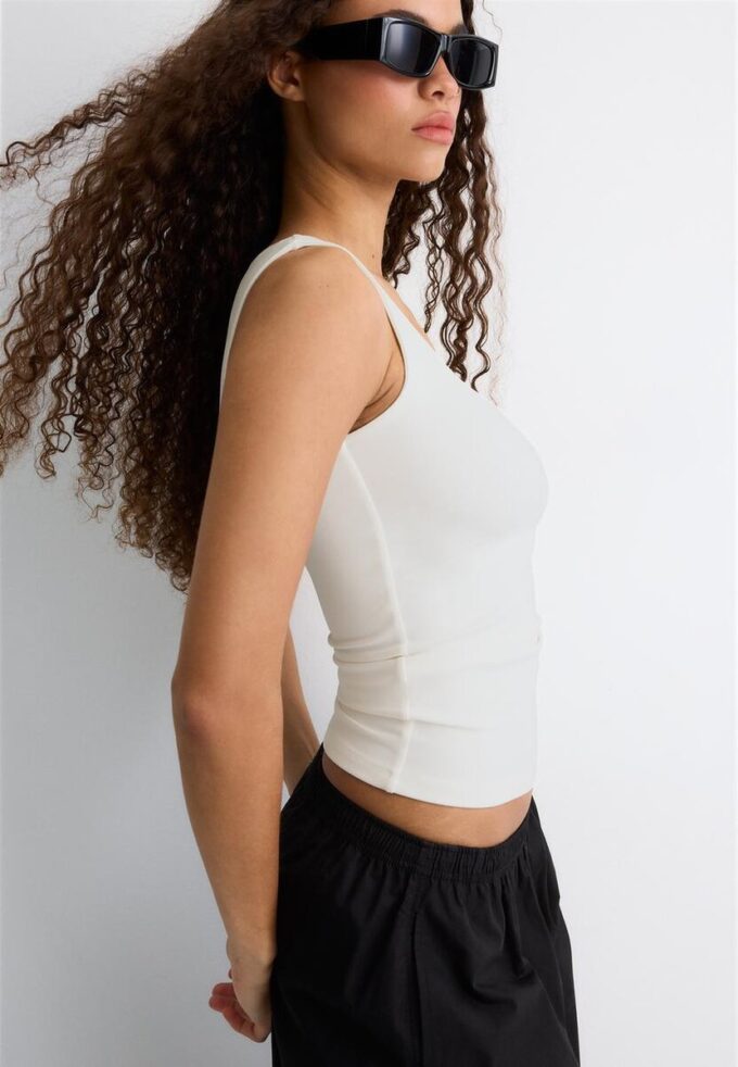 T-skjorte i polyamid med brede stropper