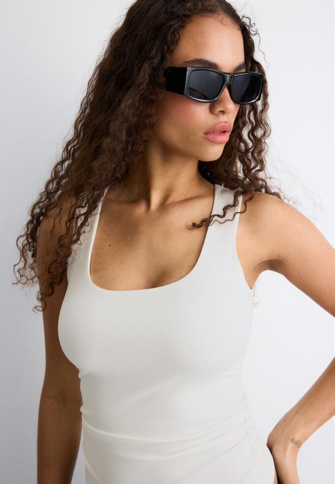 T-skjorte i polyamid med brede stropper