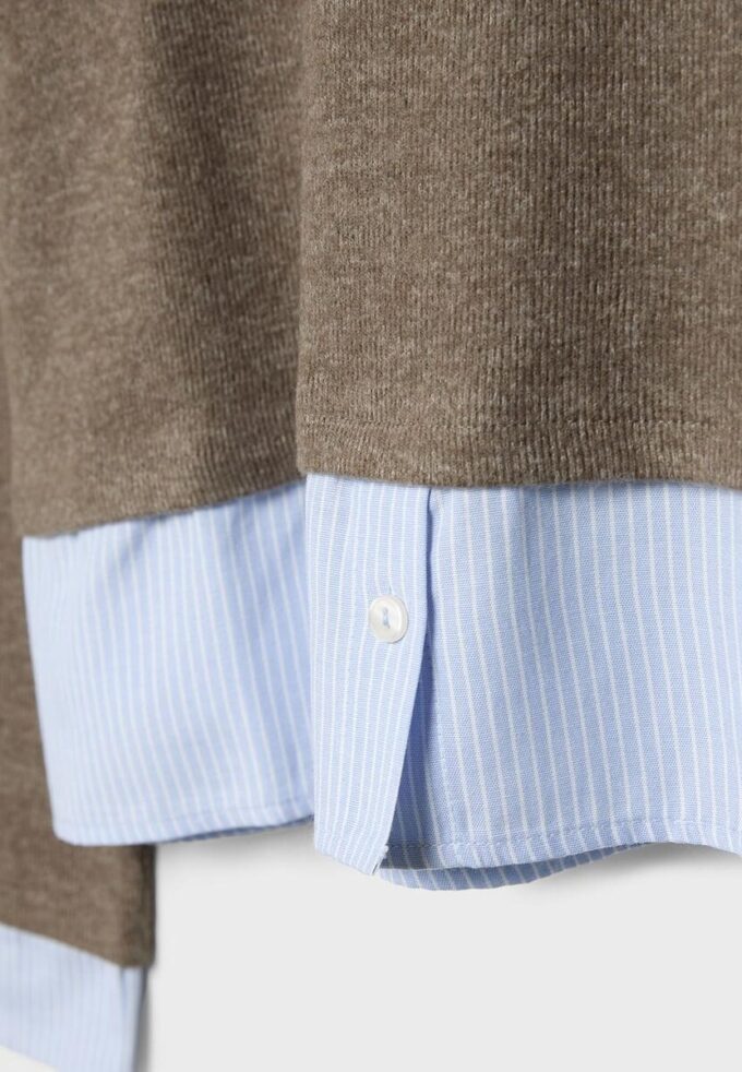 T-skjorte i to materialer