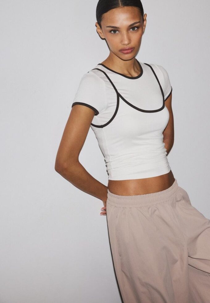 T-skjorte med dobbel kontrast