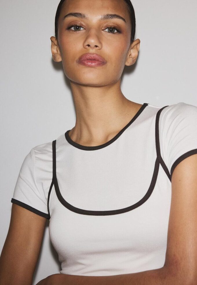 T-skjorte med dobbel kontrast