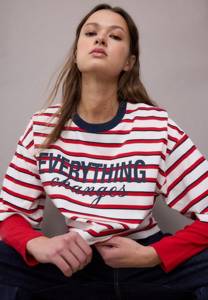 T-skjorte med kort erme og mønstret design