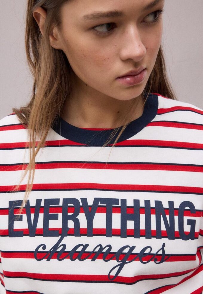 T-skjorte med kort erme og mønstret design