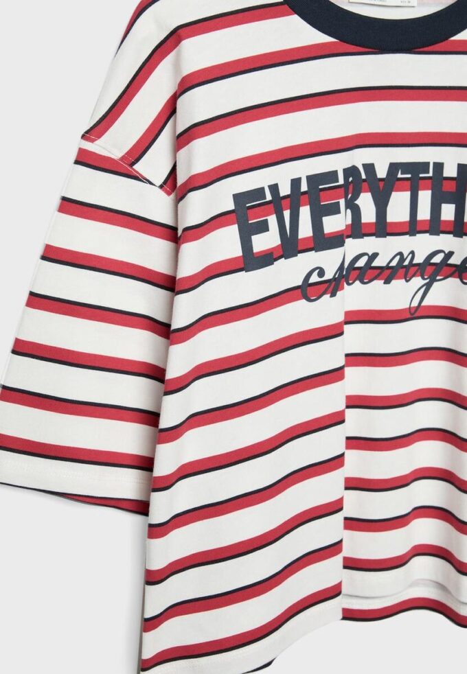 T-skjorte med kort erme og mønstret design