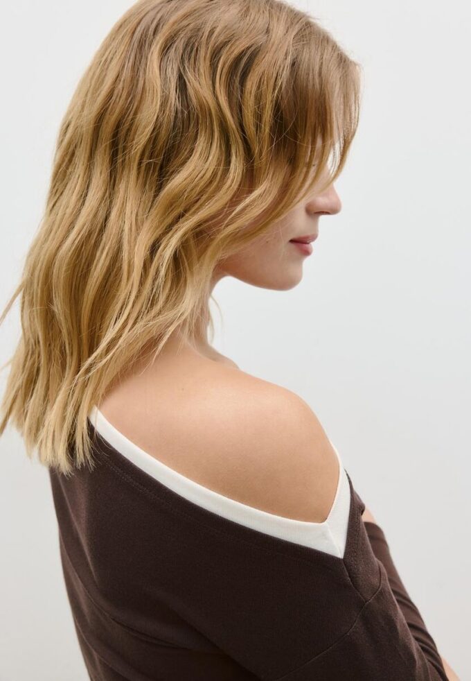 T-skjorte med lange ermer, to lag og asymmetrisk snitt