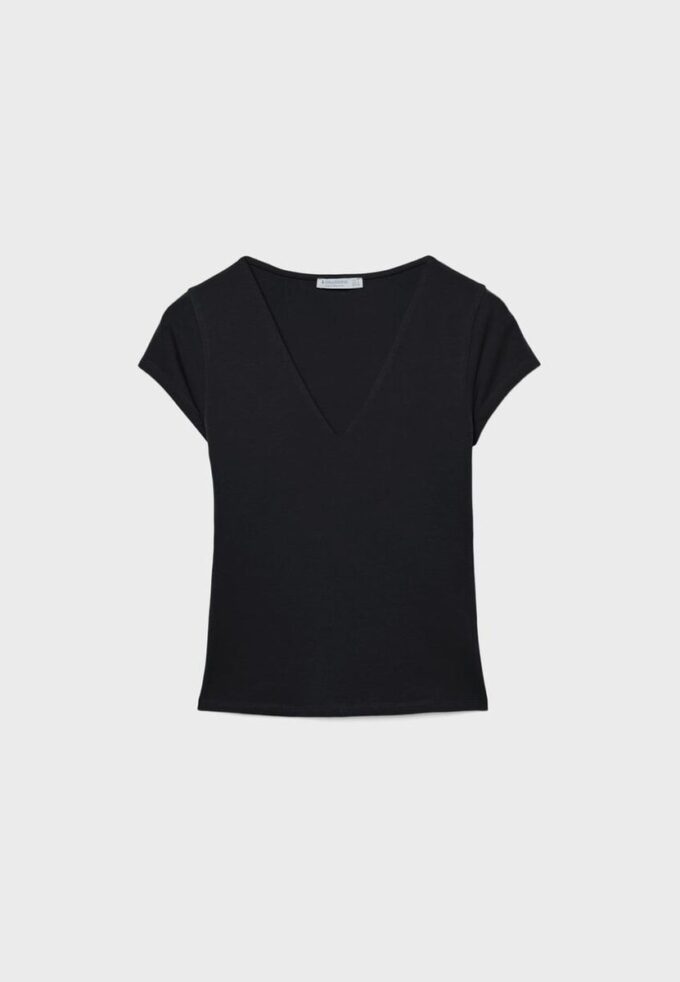 T-skjorte med V-hals og korte shorts