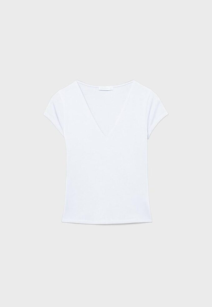 T-skjorte med V-hals og korte shorts