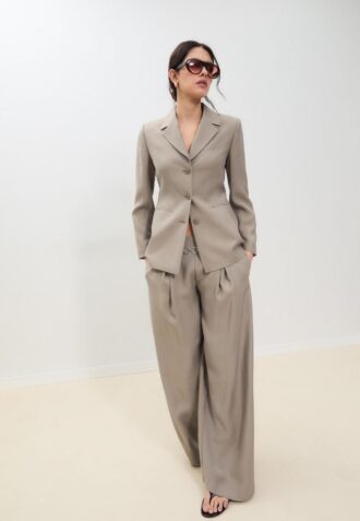 Tettsittende blazer med 3 knapper