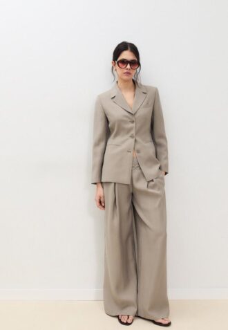 Tettsittende blazer med 3 knapper