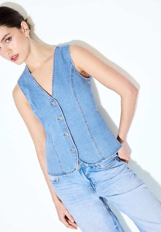 Tettsittende denimtopper