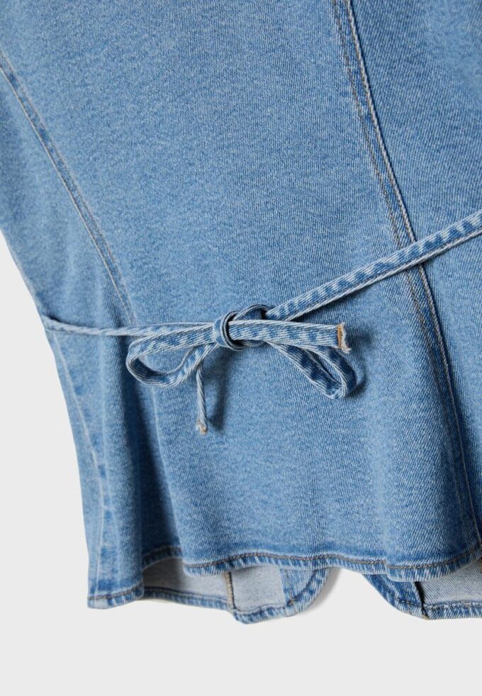 Tettsittende denimtopper