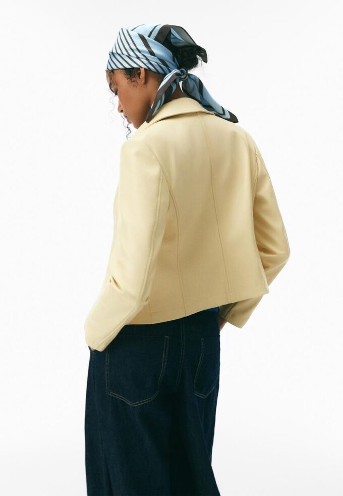 Tettsittende jakke i skinnimitasjon