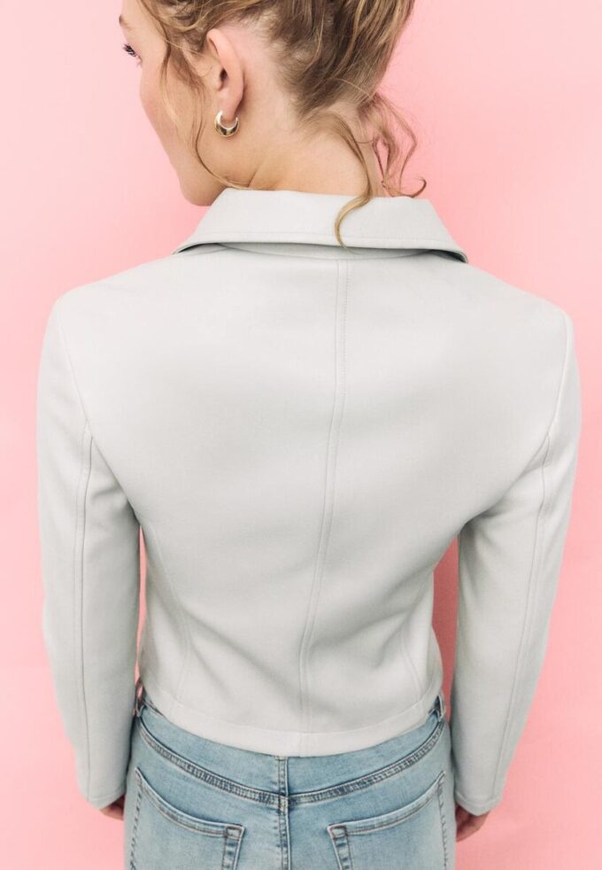 Tettsittende jakke i skinnimitasjon