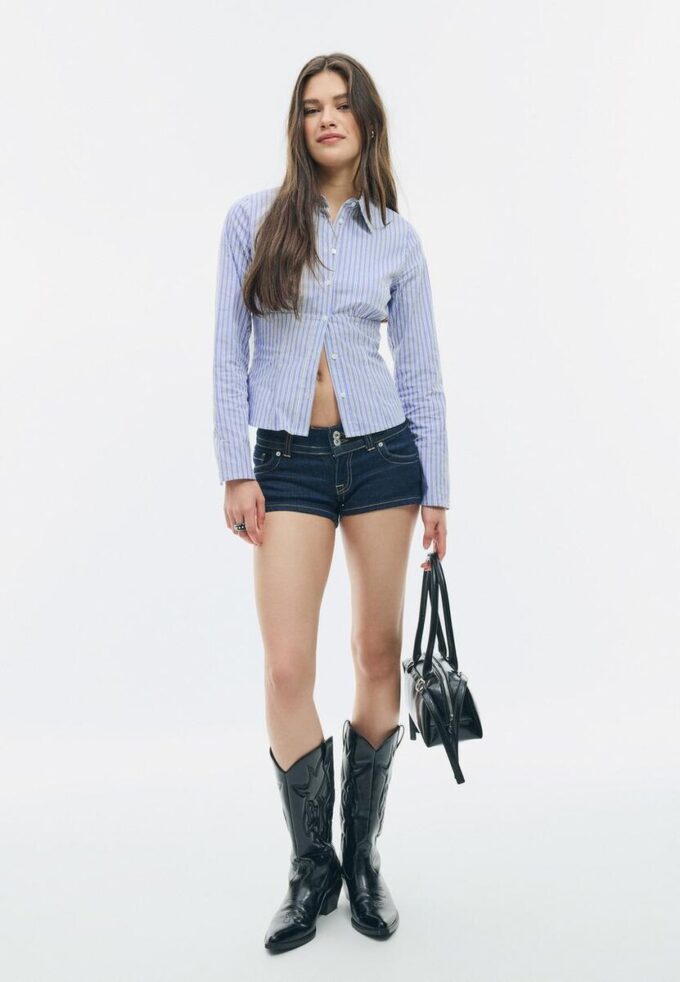 Tettsittende skjorte med søm under brystet