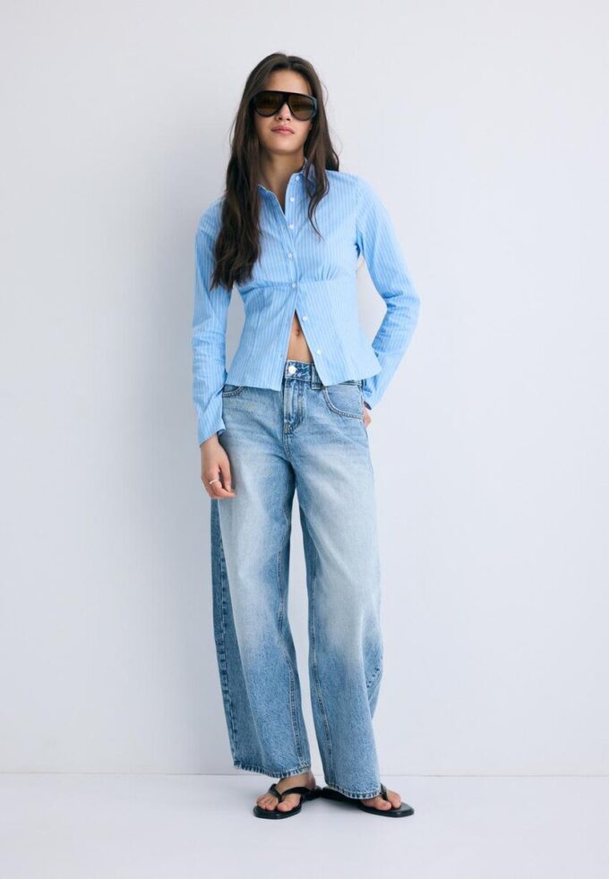 Tettsittende skjorte med søm under brystet