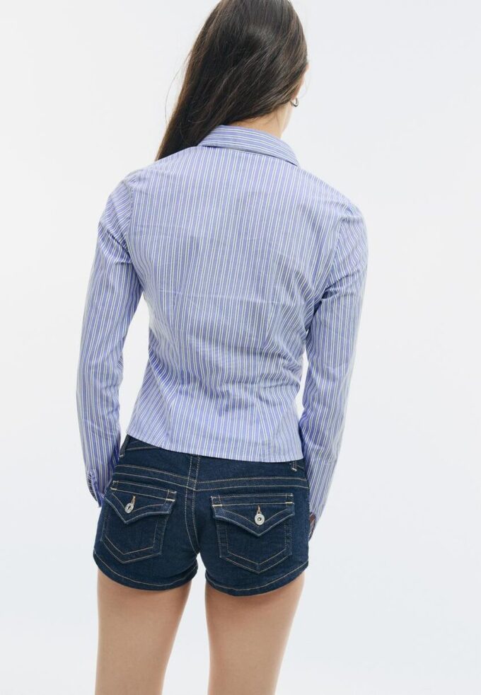 Tettsittende skjorte med søm under brystet